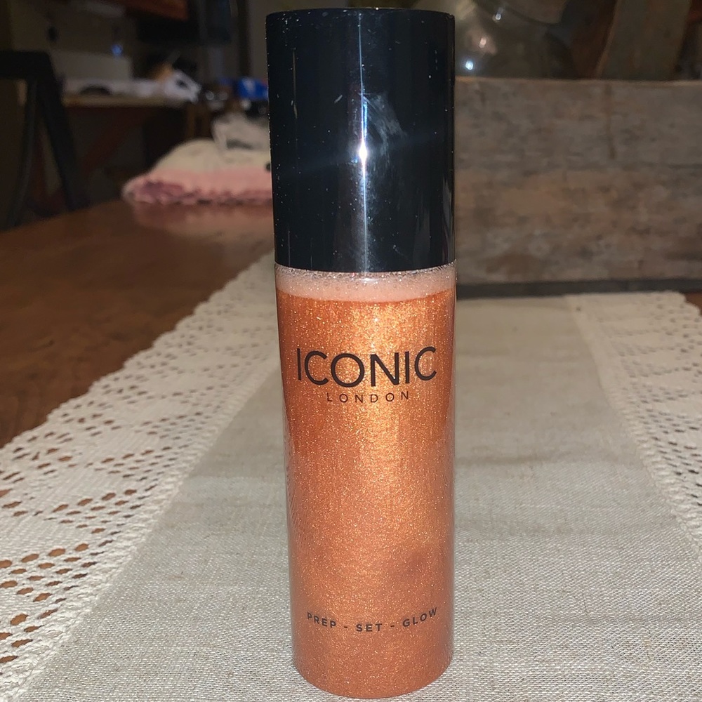 Iconic prep set and glow spray